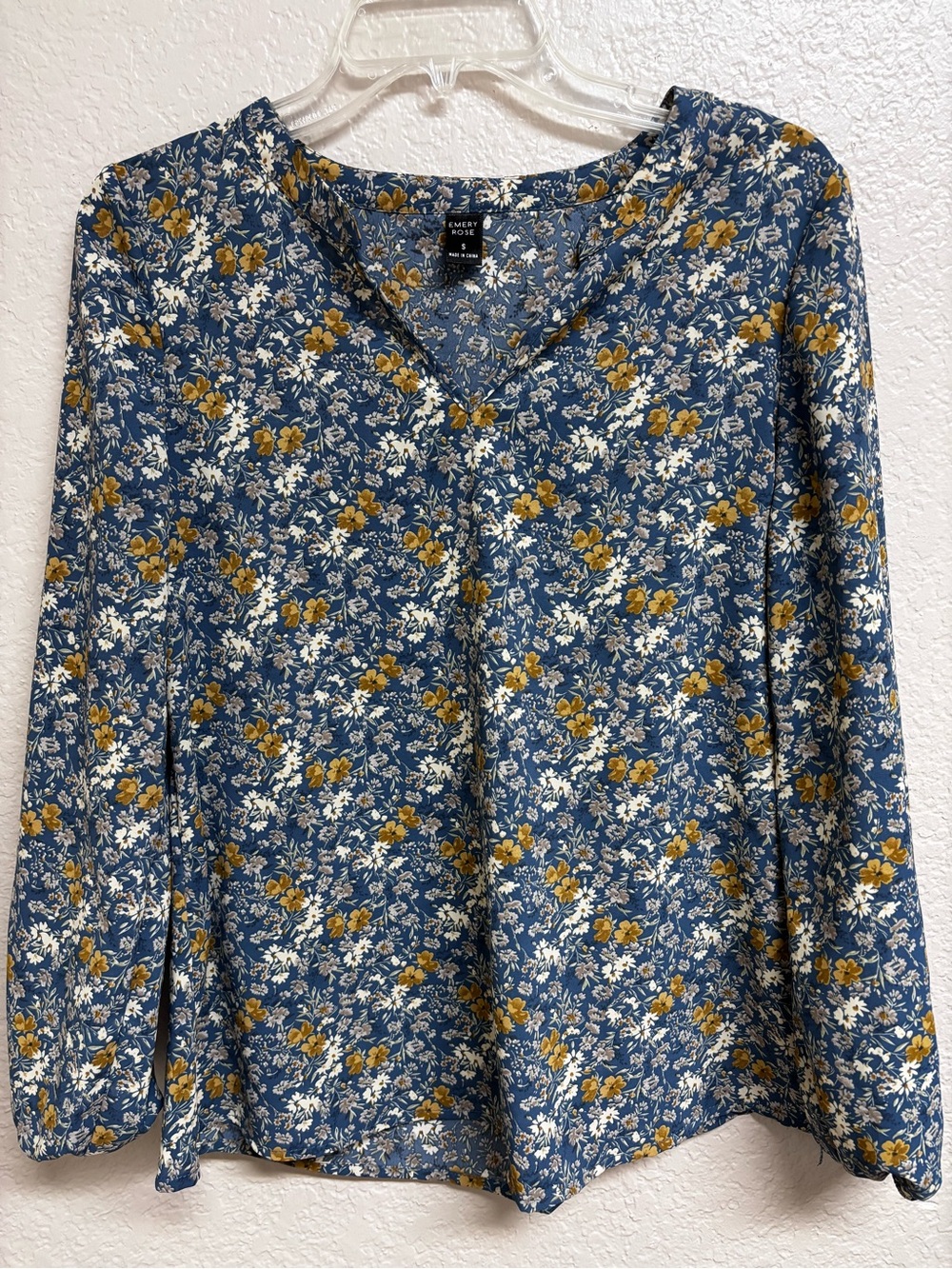 Emery Rose women’s long sleeve print blouse